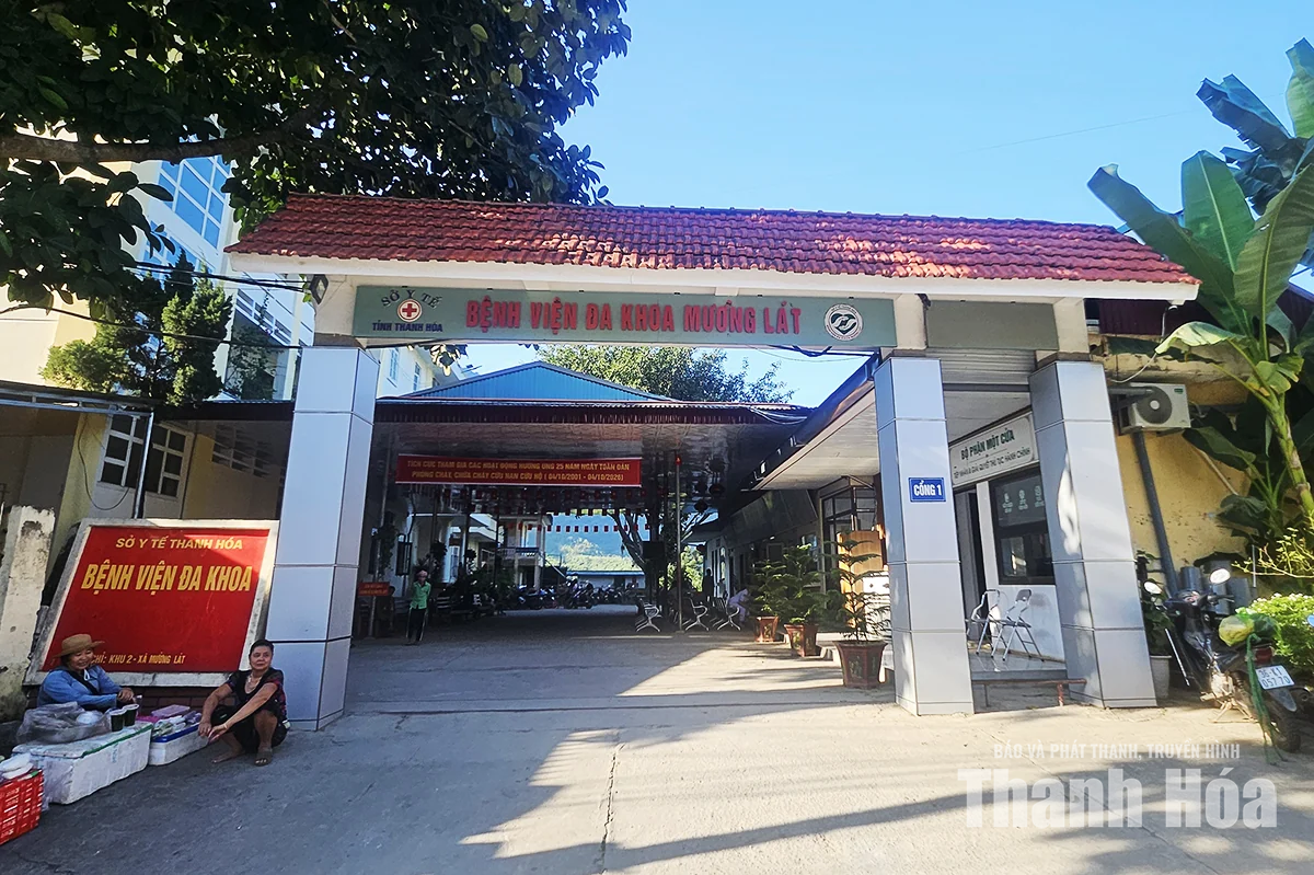 Người dân Lào vượt núi sang Mường Lát khám, chữa bệnh