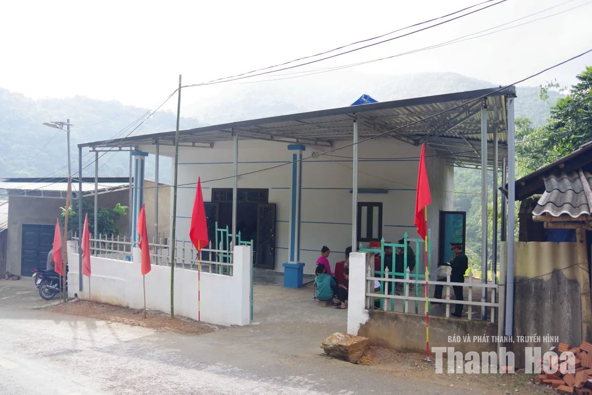 Bàn giao “Ngôi nhà 100 đồng” cho tiểu đội trưởng có hoàn cảnh khó khăn