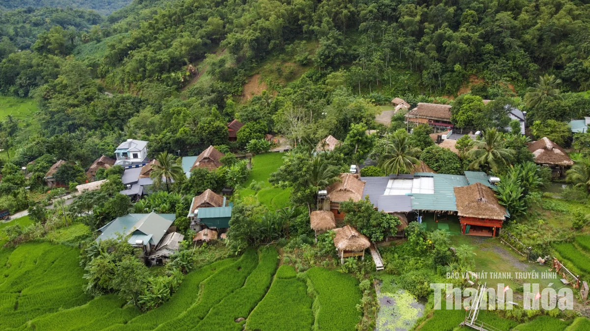 Nếp nhà sàn giữ hồn bản Thái nơi miền Tây xứ Thanh