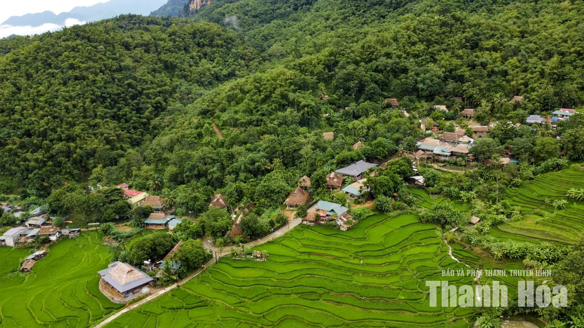 Nếp nhà sàn giữ hồn bản Thái nơi miền Tây xứ Thanh