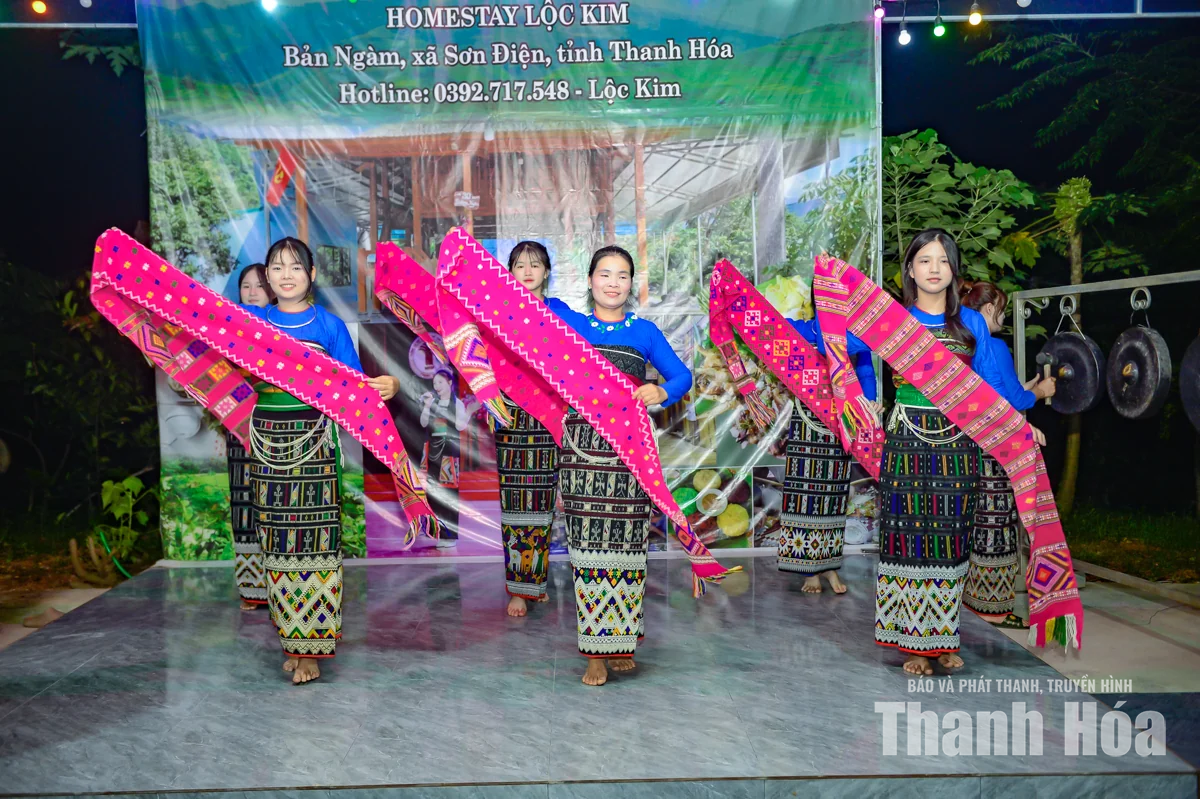 Nếp nhà sàn giữ hồn bản Thái nơi miền Tây xứ Thanh