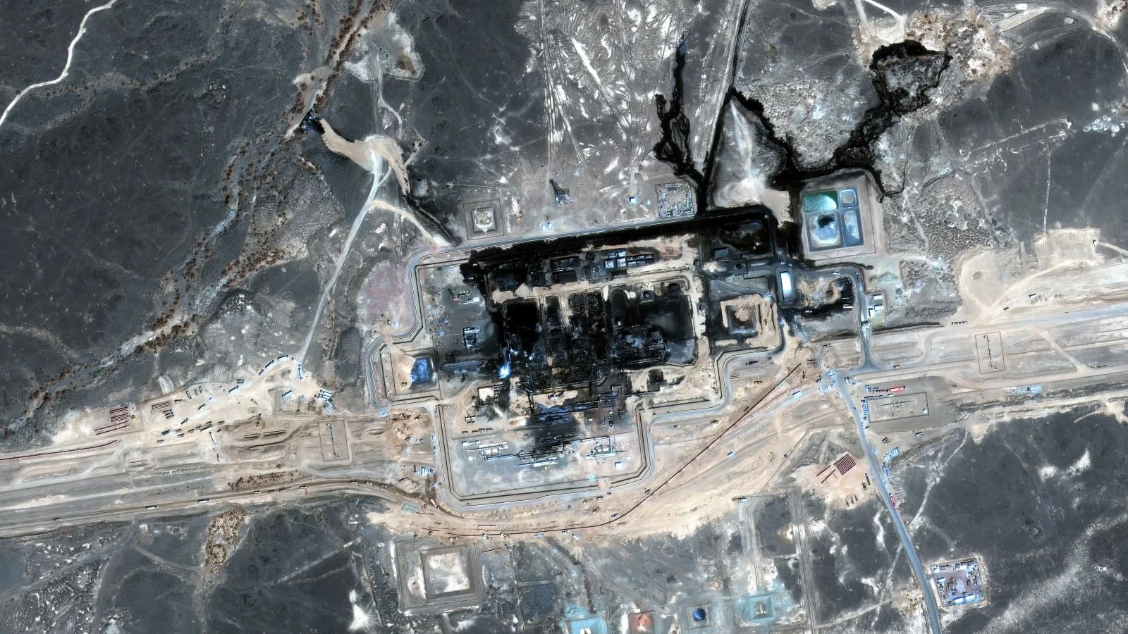 Houthi tuyên bố tấn công đường ống dẫn dầu thô chiến lược của Saudi Arabia