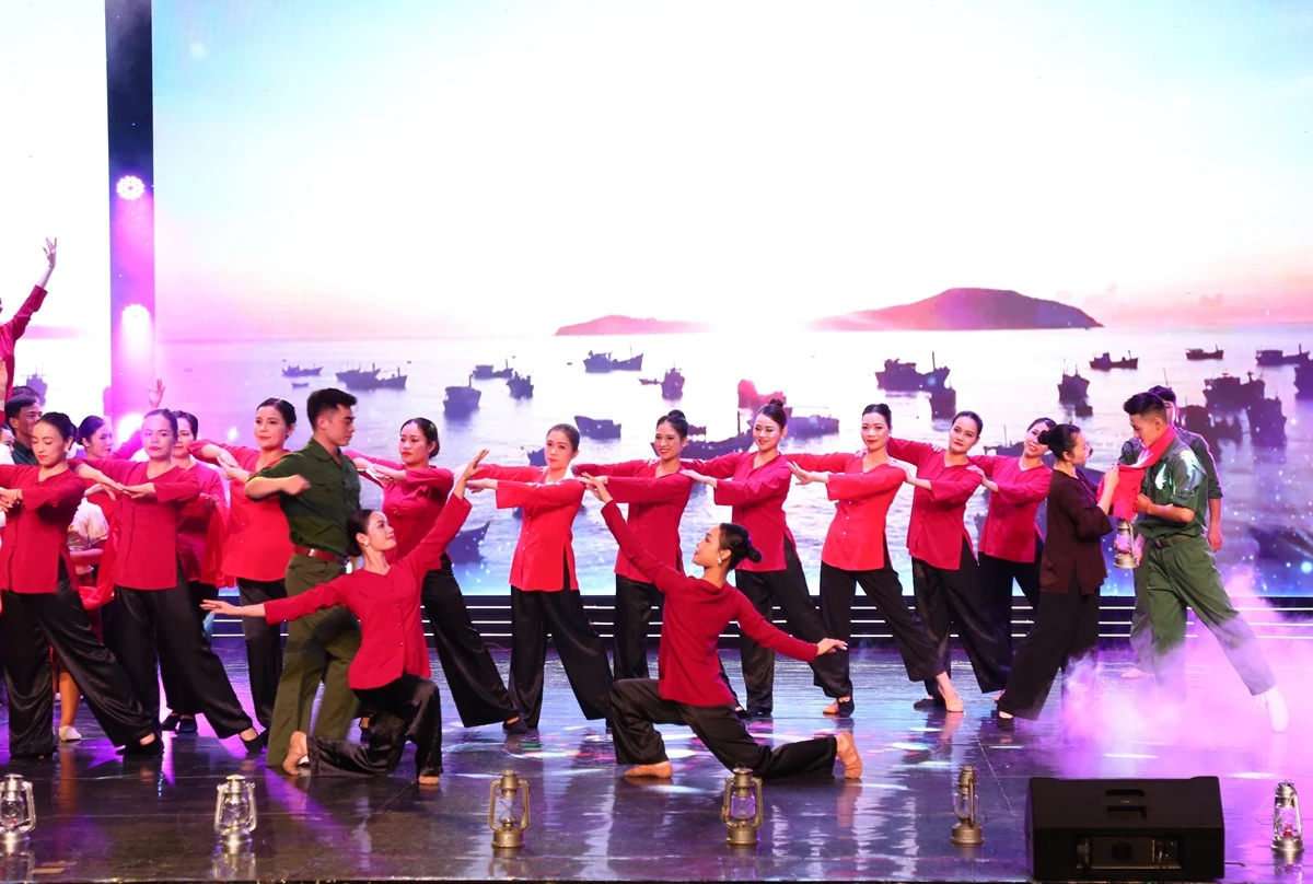 Chương trình nghệ thuật chào mừng thành công Đại hội đại biểu Đảng bộ tỉnh lần thứ XX