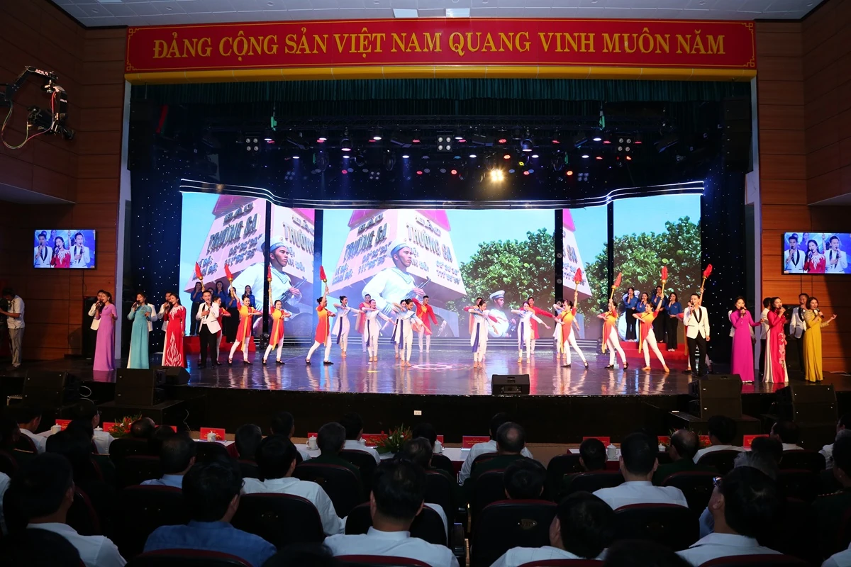 Chương trình nghệ thuật chào mừng thành công Đại hội đại biểu Đảng bộ tỉnh lần thứ XX