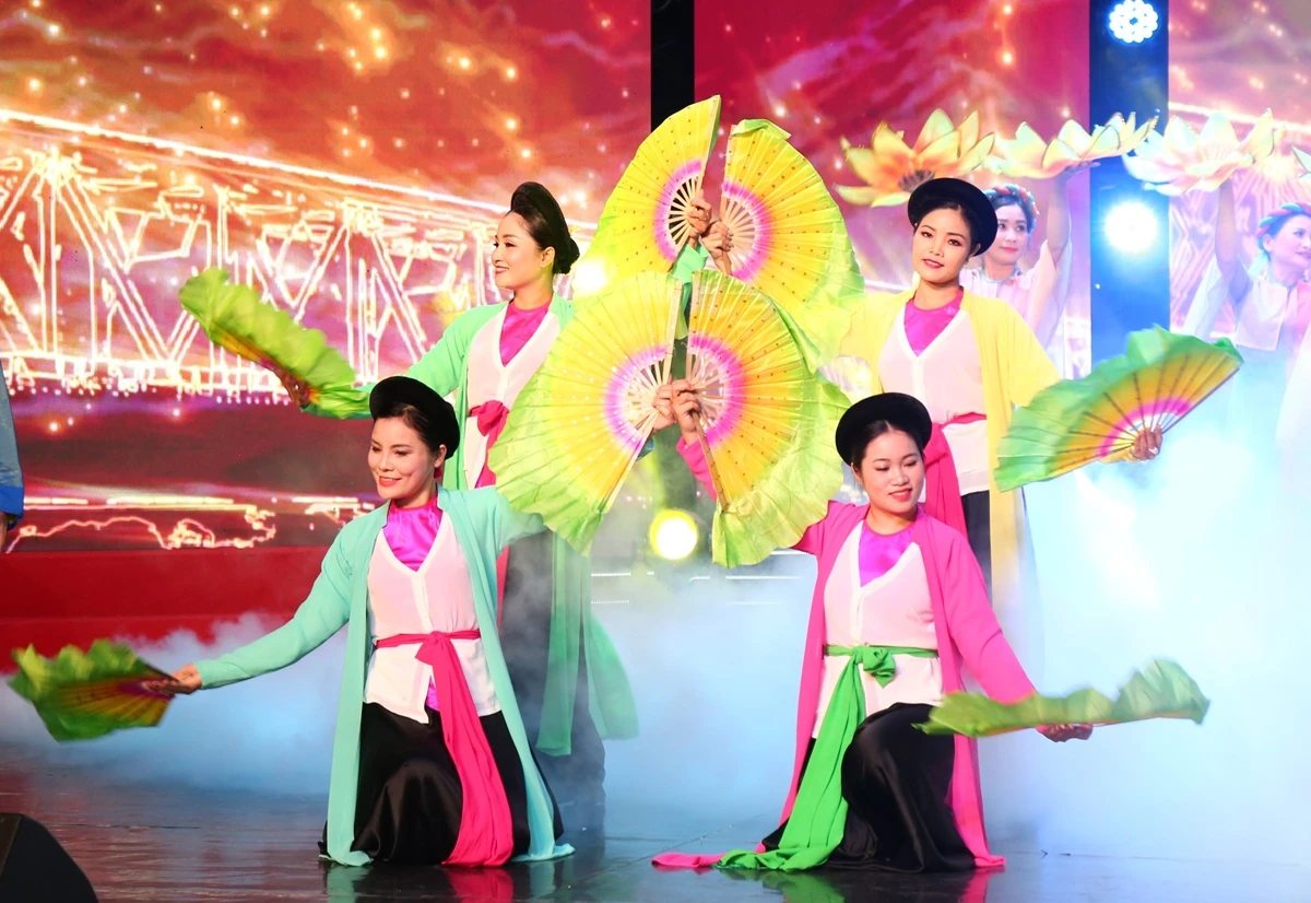 Chương trình nghệ thuật chào mừng thành công Đại hội đại biểu Đảng bộ tỉnh lần thứ XX