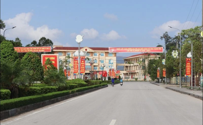 Khí thế chào mừng Đại hội đại biểu Đảng bộ tỉnh Thanh Hóa lần thứ XX tại phường Tĩnh Gia