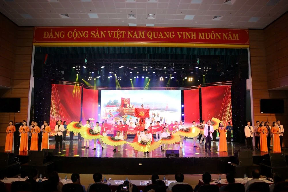 Tổng duyệt chương trình Mít tinh và nghệ thuật chào mừng thành công Đại hội Đảng bộ tỉnh lần thứ XX