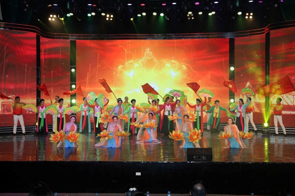 Tổng duyệt chương trình Mít tinh và nghệ thuật chào mừng thành công Đại hội Đảng bộ tỉnh lần thứ XX