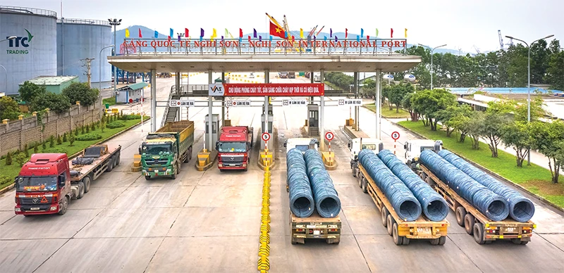 Thu ngân sách những “cột mốc lịch sử”