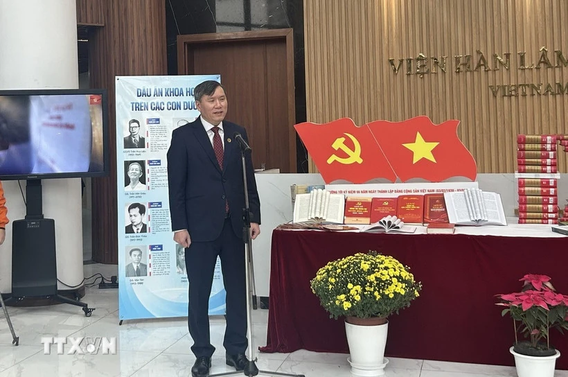 Khai trương Không gian trưng bày “Dưới cờ Đảng quang vinh