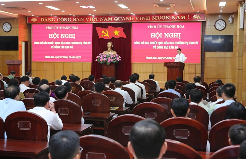 Lựa chọn người tài, đức - nhiệm vụ “then chốt” của then chốt