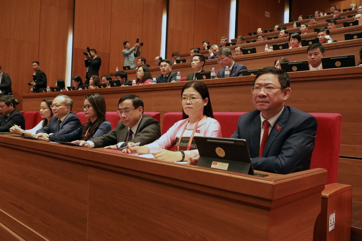 Hình ảnh Đoàn đại biểu Đảng bộ tỉnh Thanh Hóa tại phiên khai mạc Đại hội XIV của Đảng