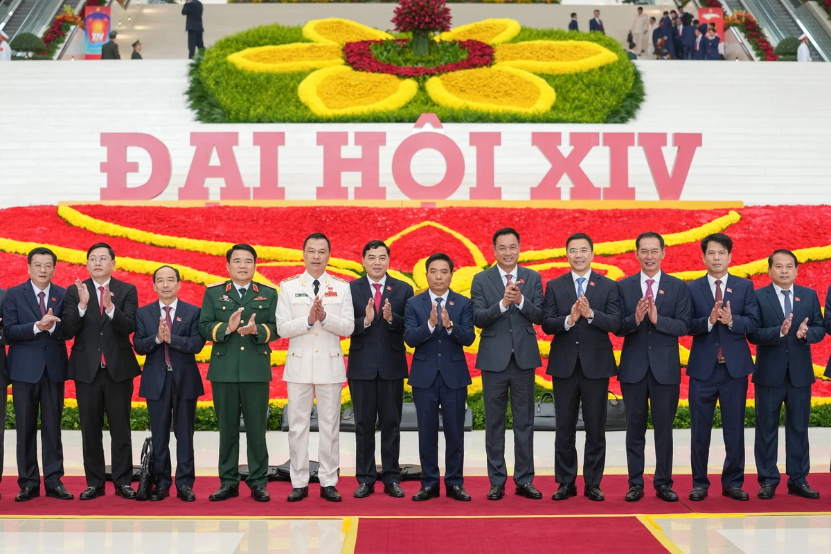 Hình ảnh Đoàn đại biểu Đảng bộ tỉnh Thanh Hóa tại phiên khai mạc Đại hội XIV của Đảng