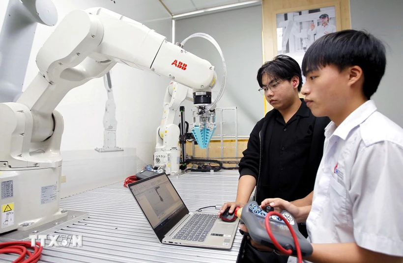 Công nghệ chiến lược - trụ cột của năng lực tự chủ quốc gia trong kỷ nguyên số