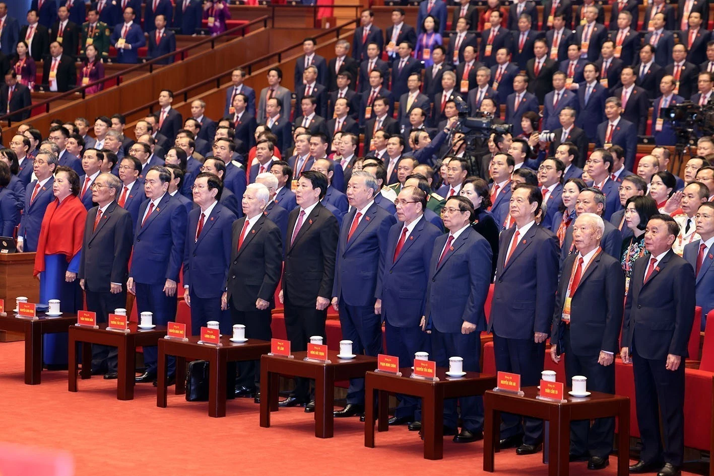 Với Đảng vẹn toàn niềm tin yêu!