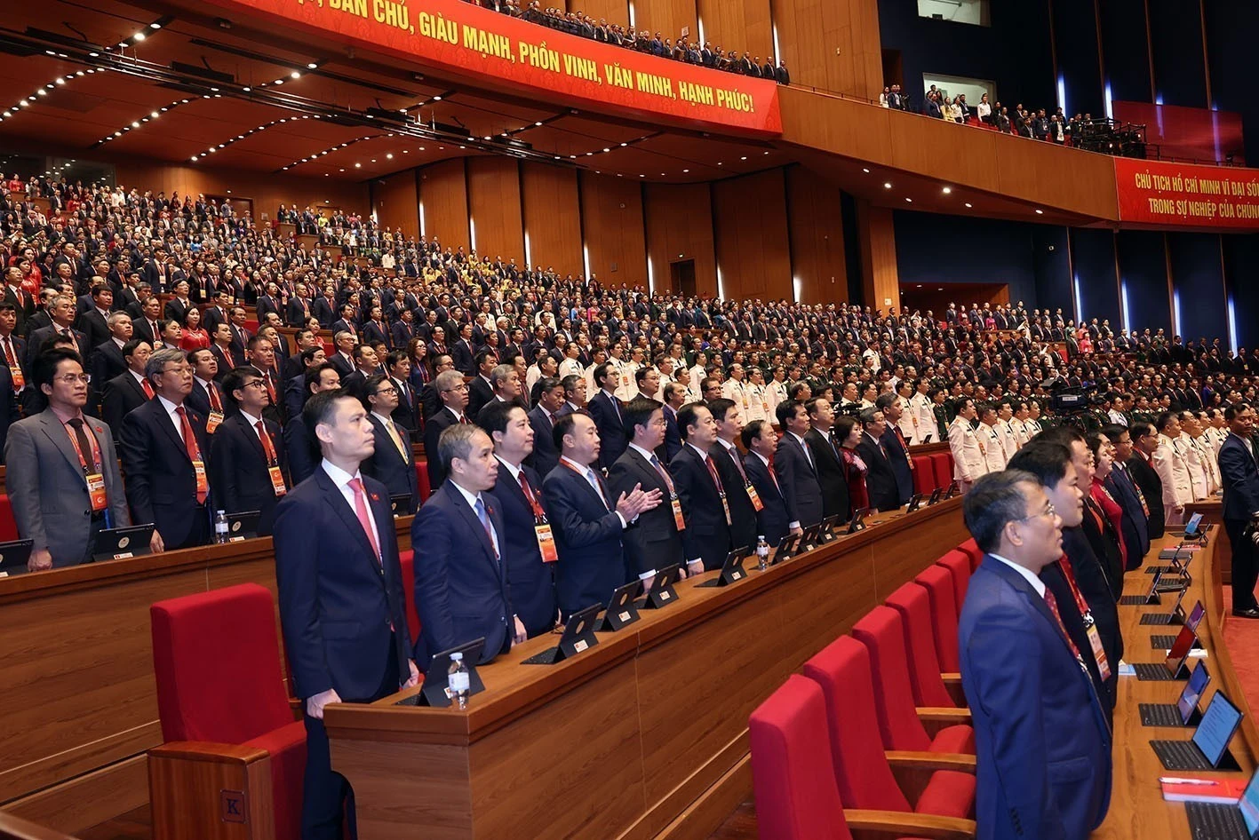 Với Đảng vẹn toàn niềm tin yêu!