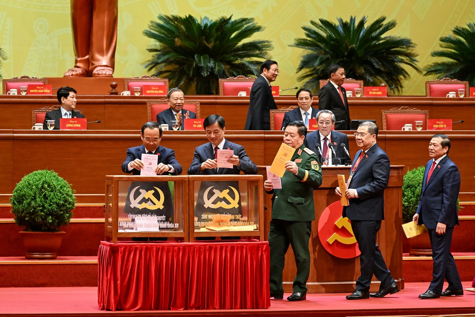 Bỏ phiếu bầu Ban Chấp hành Trung ương Đảng khóa XIV