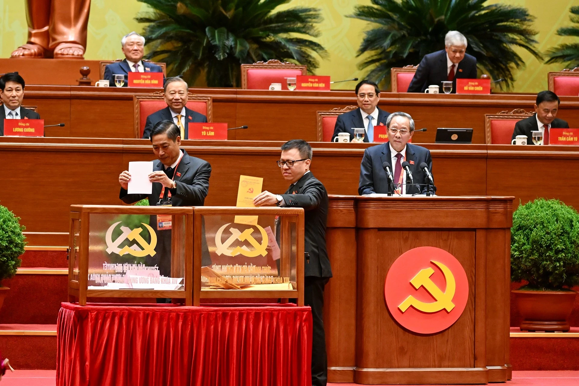 Bỏ phiếu bầu Ban Chấp hành Trung ương Đảng khóa XIV