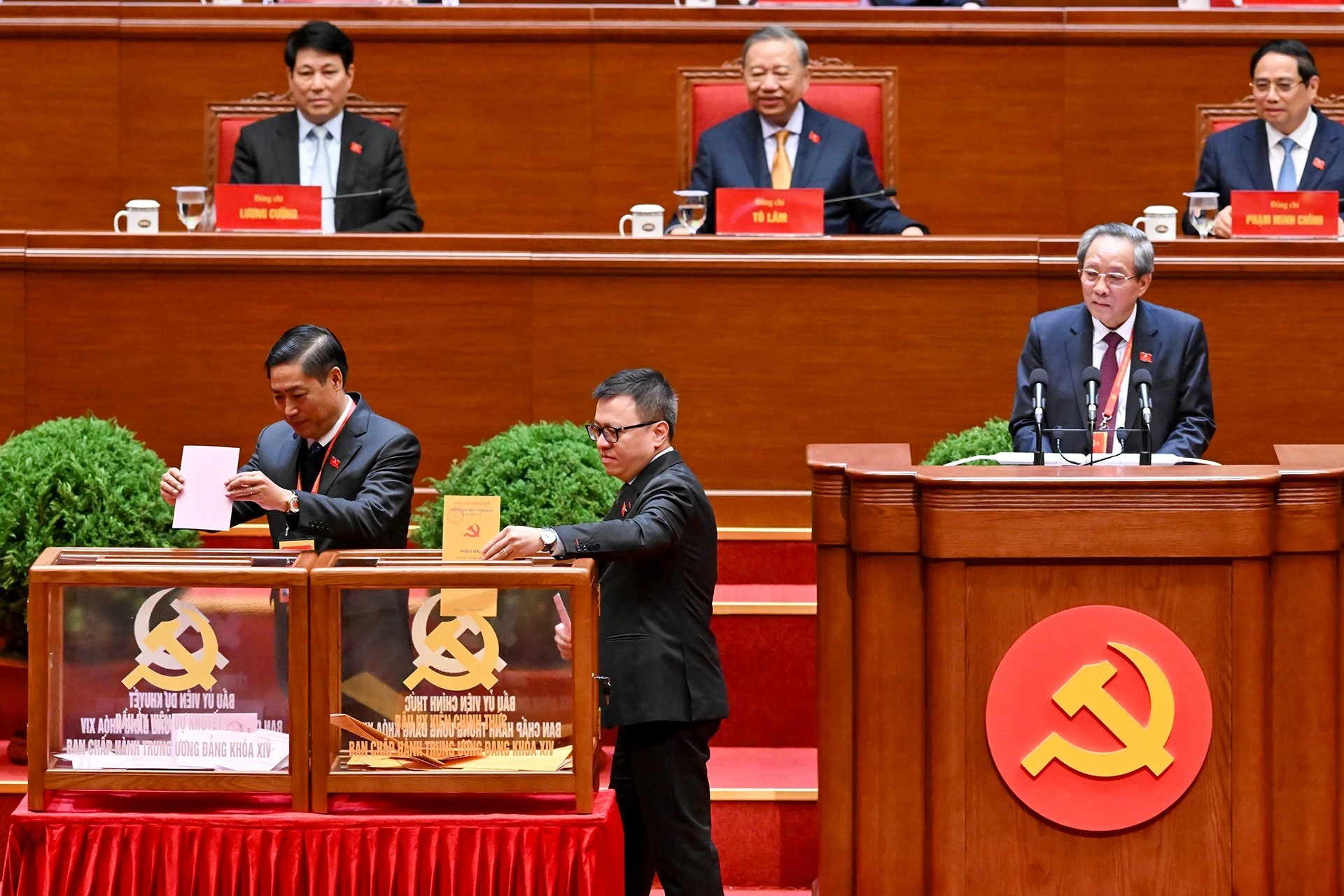 Bỏ phiếu bầu Ban Chấp hành Trung ương Đảng khóa XIV