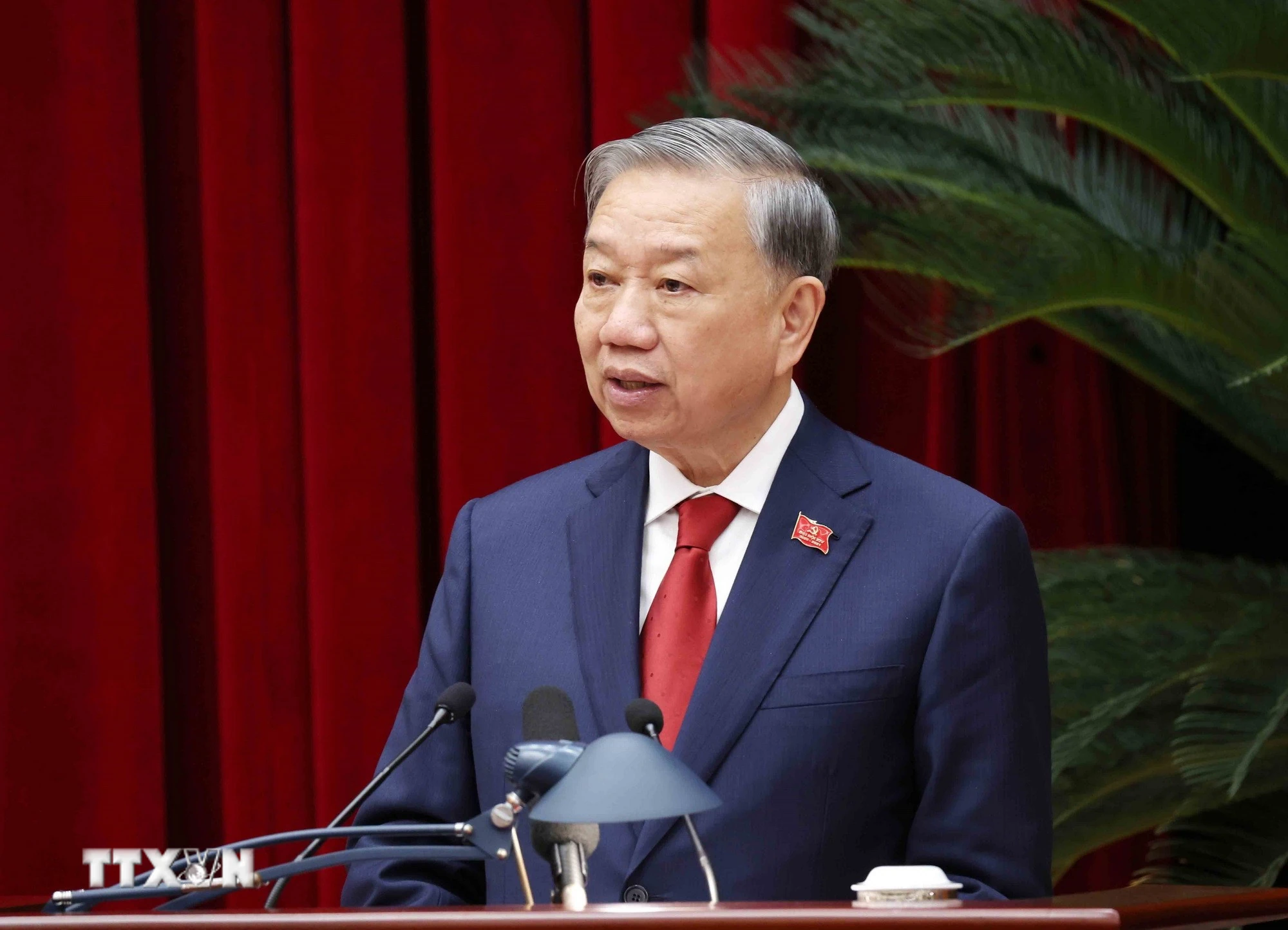 Vững bước dưới cờ Đảng