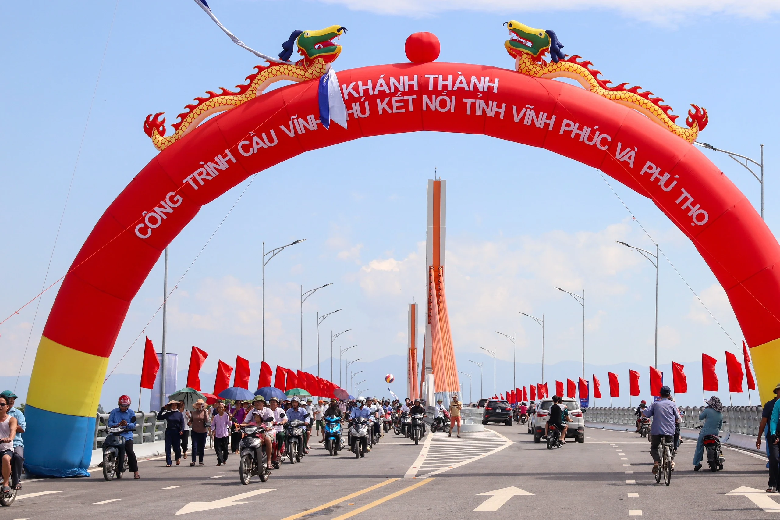 Inauguration of Vinh Phu Bridge across Lo River connecting Phu Tho and Vinh Phuc provinces