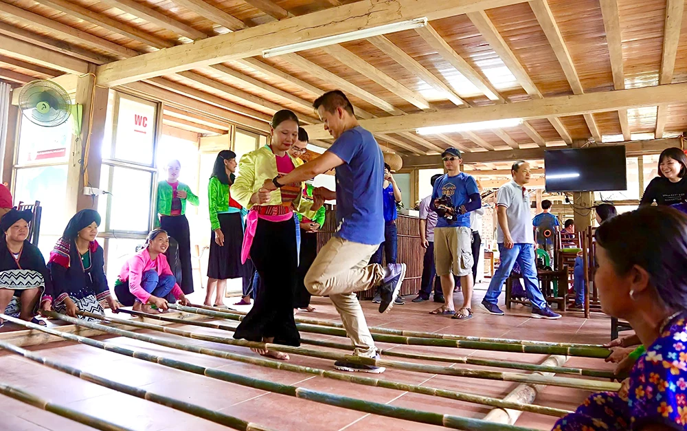 Tan Son District focuses on preserving and promoting the cultural identity of ethnic groups in association with tourism development