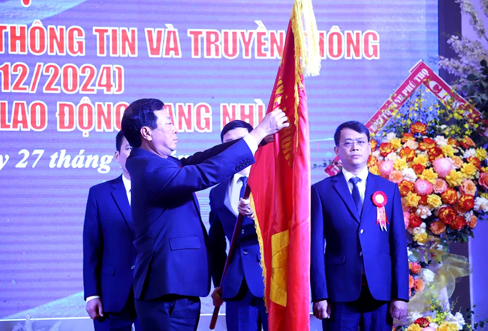 Provincial Department of Information and Communications: Receiving the Second-Class Labor Medal and meeting to celebrate the 20th anniversary of its establishment