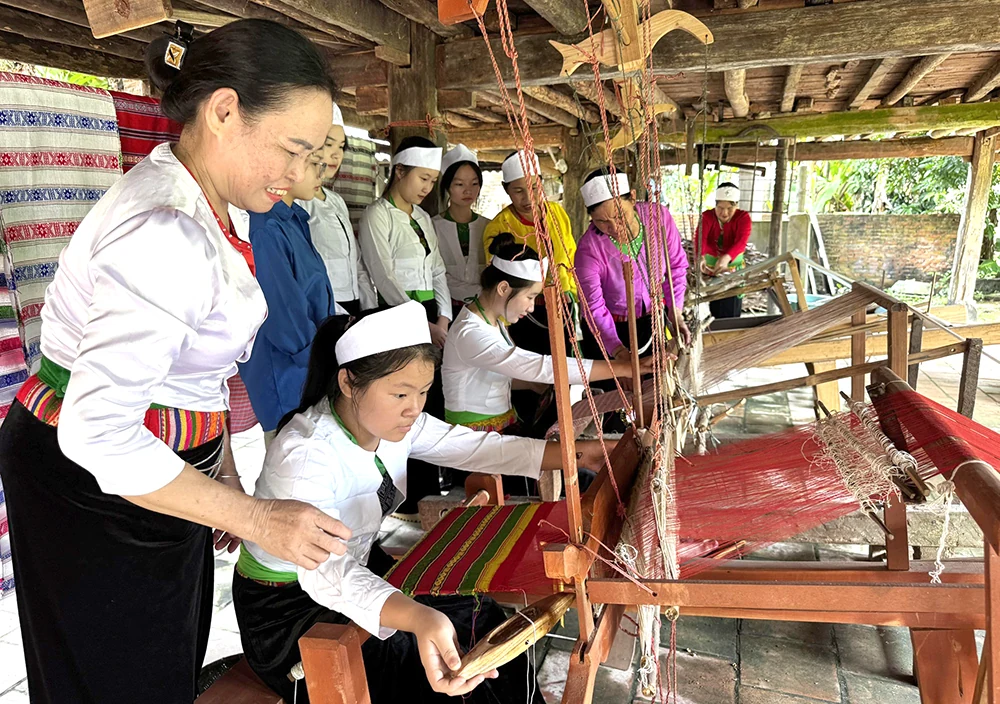 Tan Son develops tourism in tandem with sustainable poverty reduction
