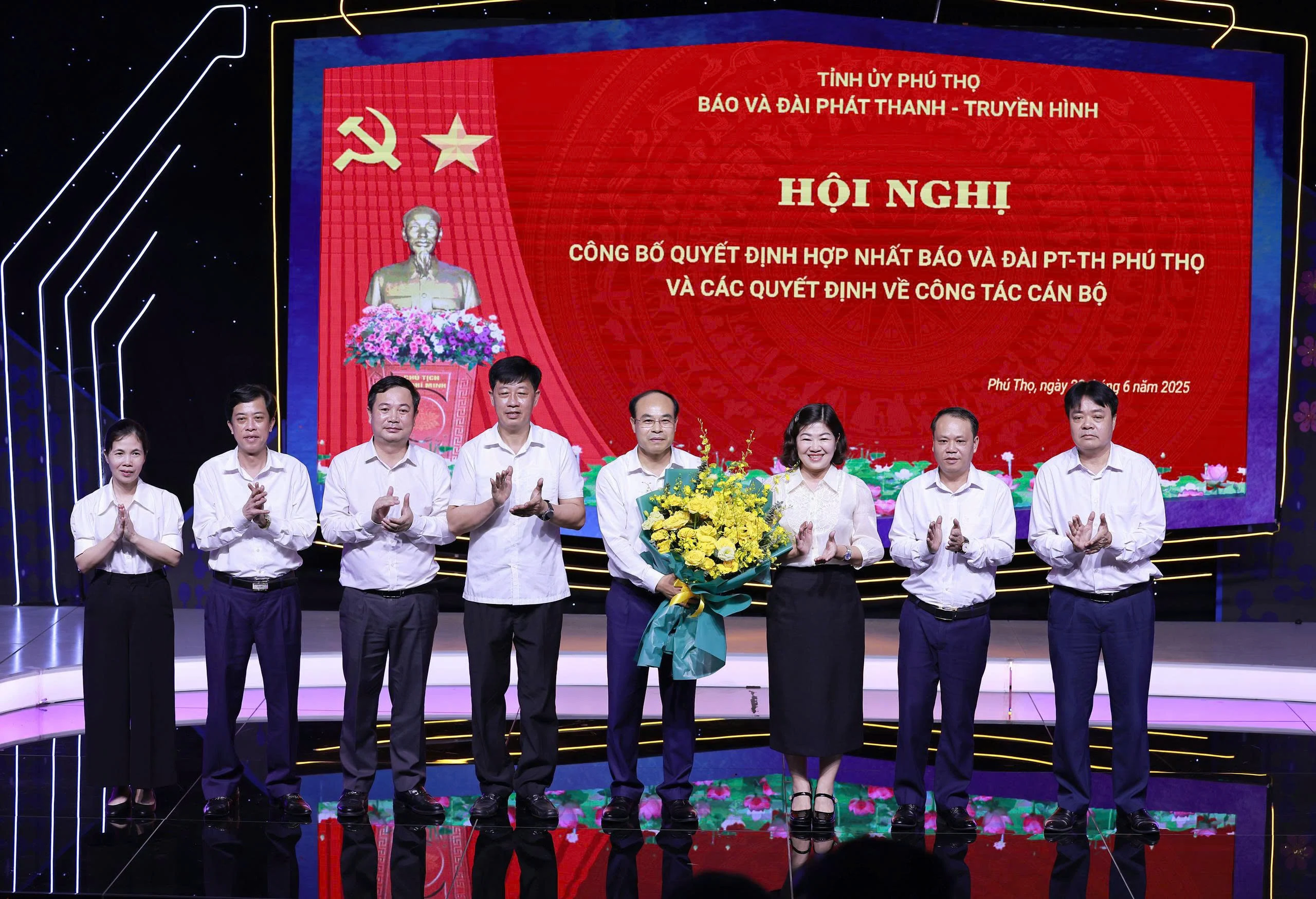 Phu Tho announces establishment of Provincial Newspaper and Radio-Television Station