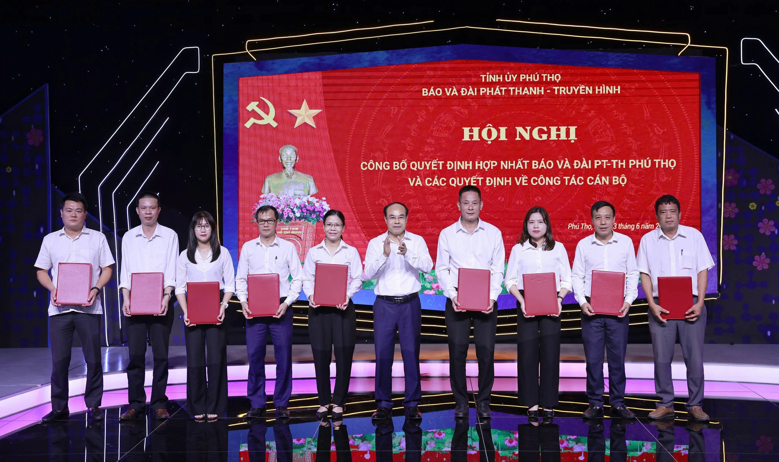 Phu Tho announces establishment of Provincial Newspaper and Radio-Television Station