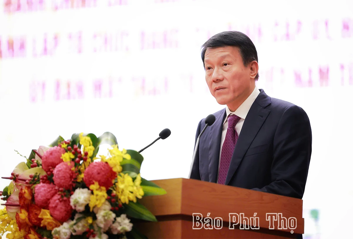 Ceremony announcing resolutions and decisions of the central and local governments on merging administrative units in Phu Tho province
