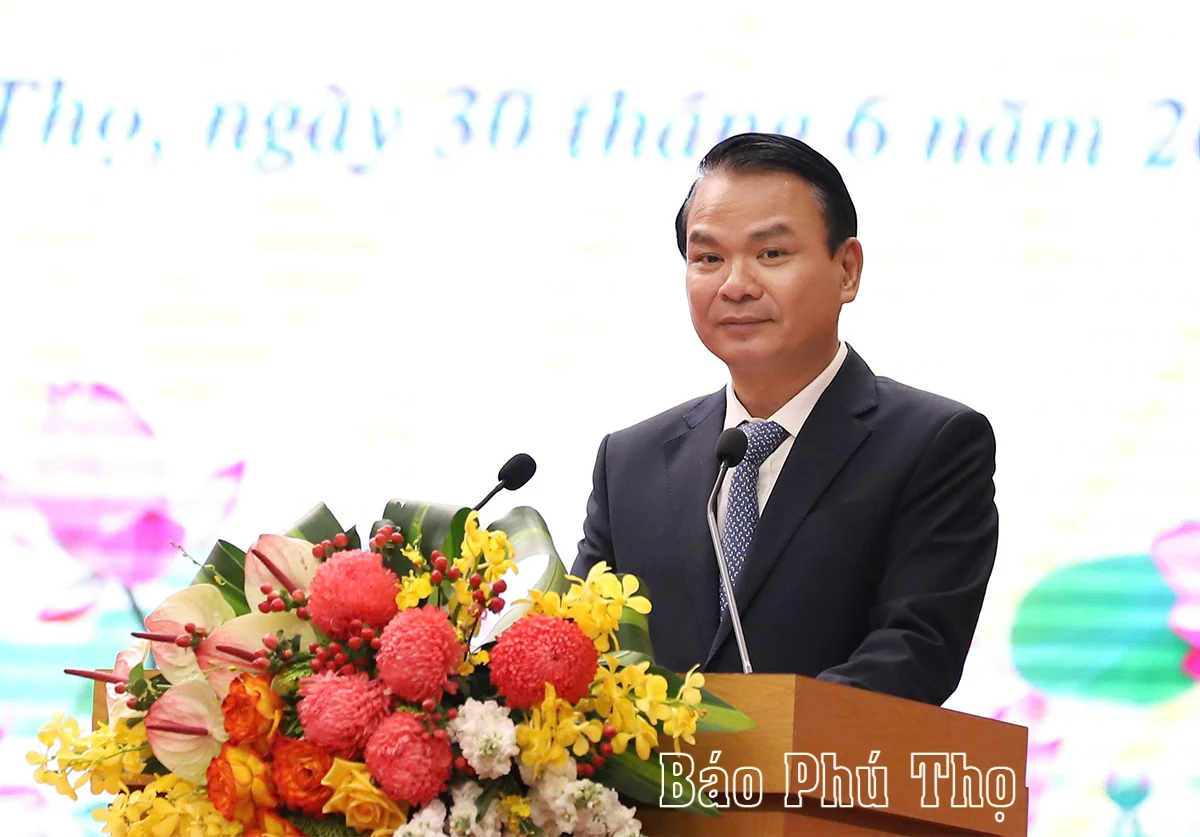 Ceremony announcing resolutions and decisions of the central and local governments on merging administrative units in Phu Tho province