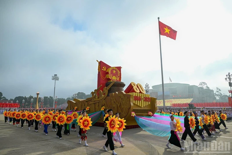 Majestic parade at historic Ba Dinh Square on National Day