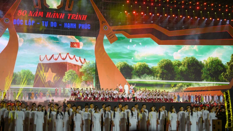 Art programme features Viet Nam’s 80-year journey of independence, freedom, happiness