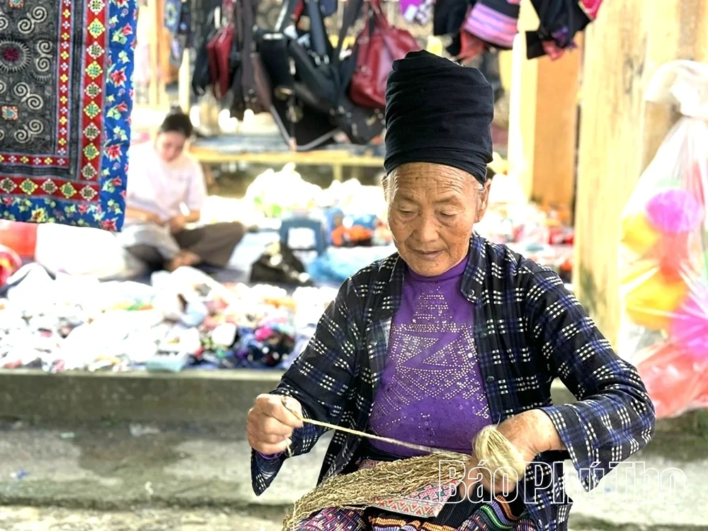 The Vibrant Colors of Pa Co Market