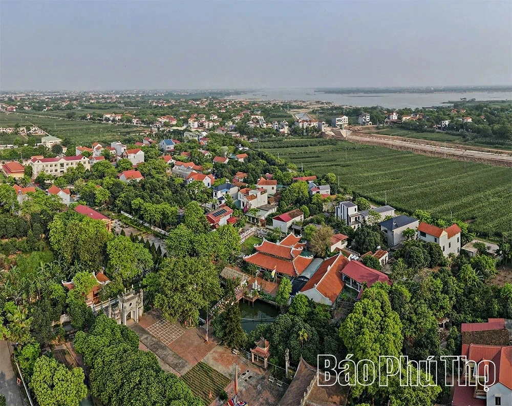 The Prosperous Countryside Along the Red River