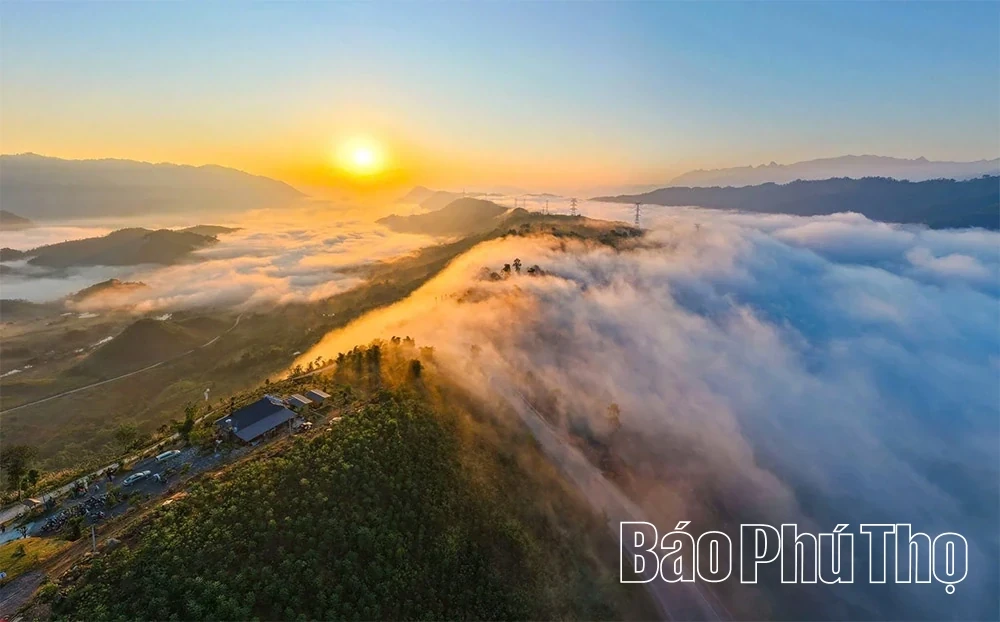“Checking In” at Con Pass to Chase the Clouds