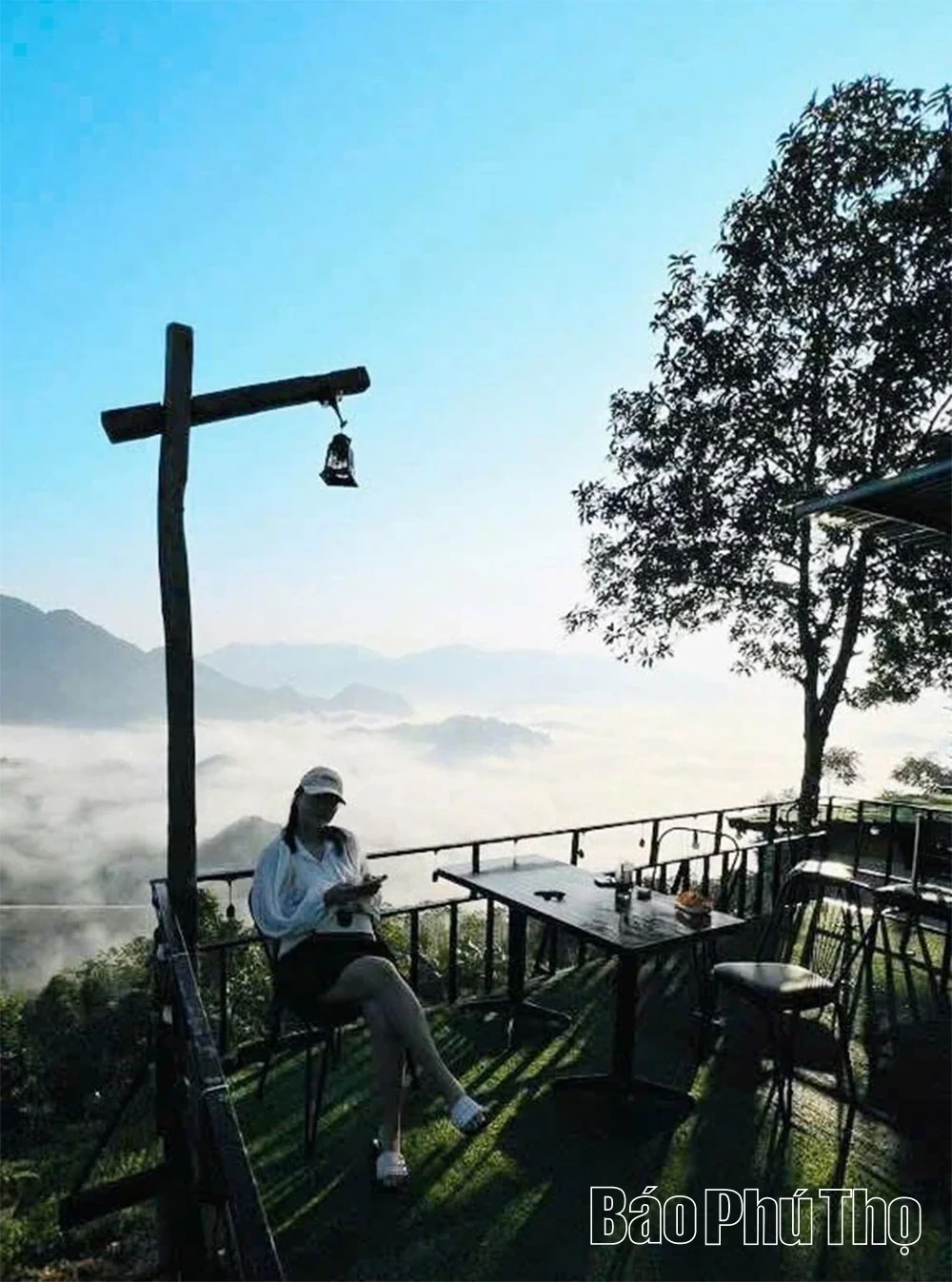 “Checking In” at Con Pass to Chase the Clouds