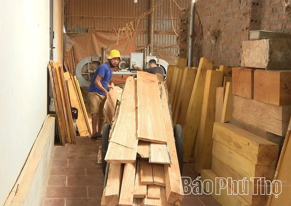 Van Ha Carpentry – where skilled hands preserve the soul of the village