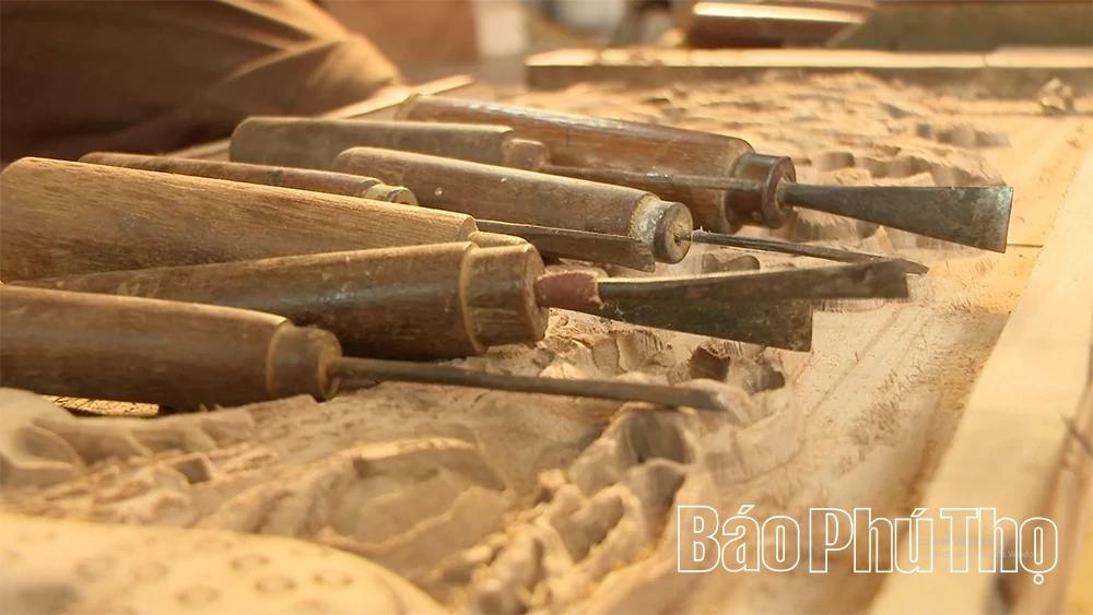 Van Ha Carpentry – where skilled hands preserve the soul of the village