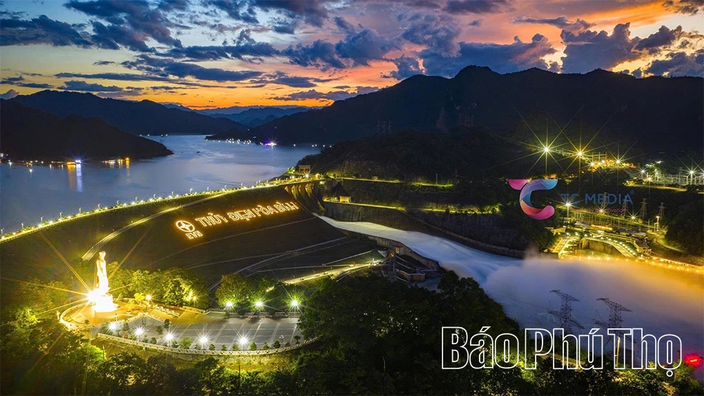 Mystical Beauty of Hoa Binh Lake