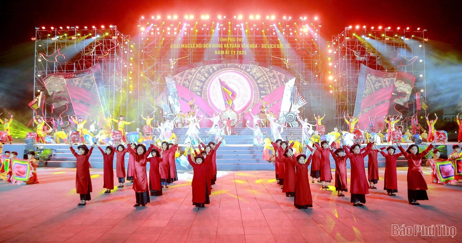 Keeping the Flame of Xoan singing Alive in the Flow of Development