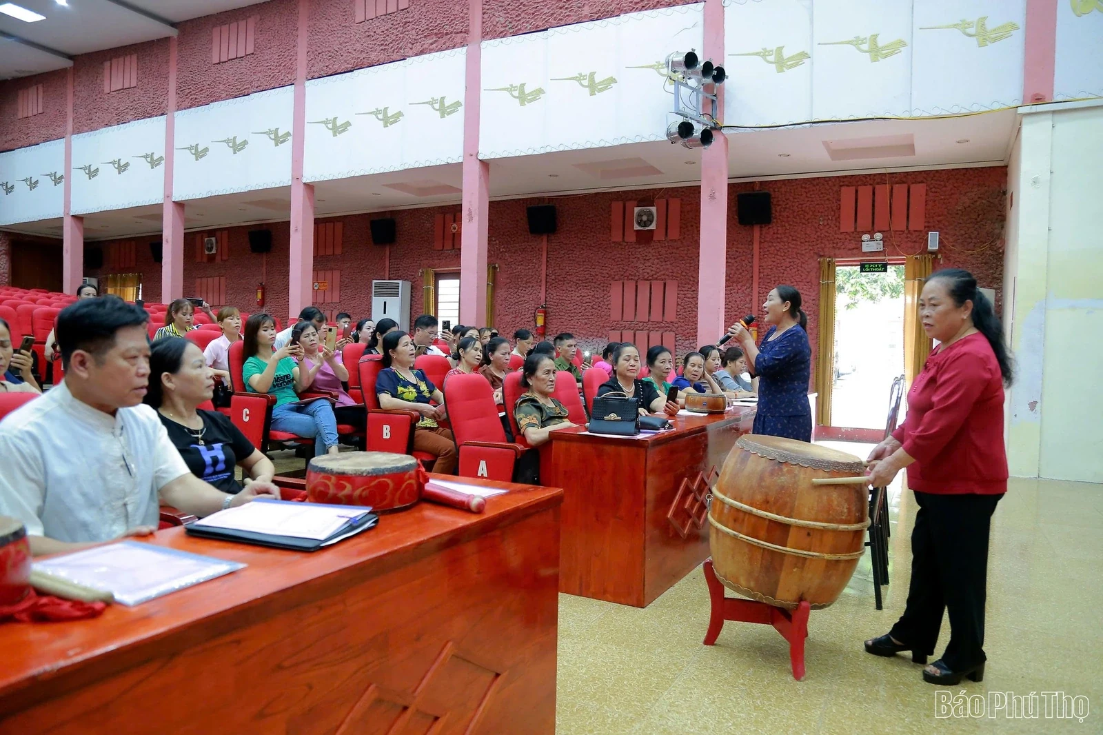 Keeping the Flame of Xoan singing Alive in the Flow of Development