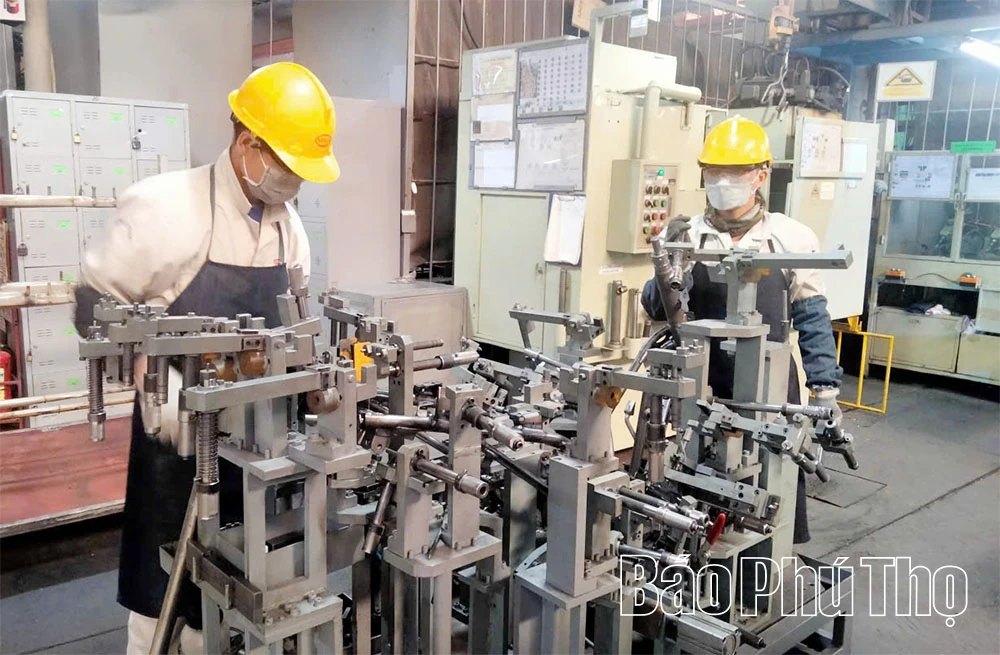 Enterprises Accelerate Production and Business for the Year-End Season