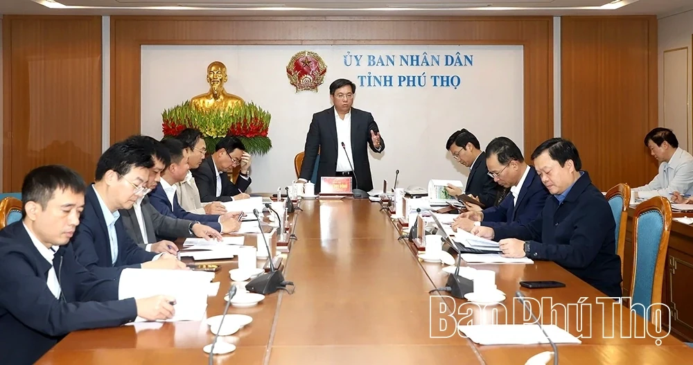 Chairman of the Provincial People’s Committee Hears Report on Transportation Development Planning Options
