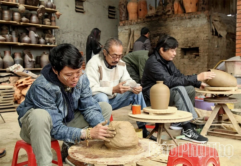 “Keeping the Flame” of Traditional Crafts in Phu Tho