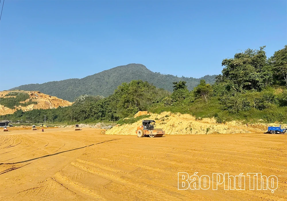 Concentrating Efforts on Site Clearance for the Hoa Binh – Moc Chau Expressway Project