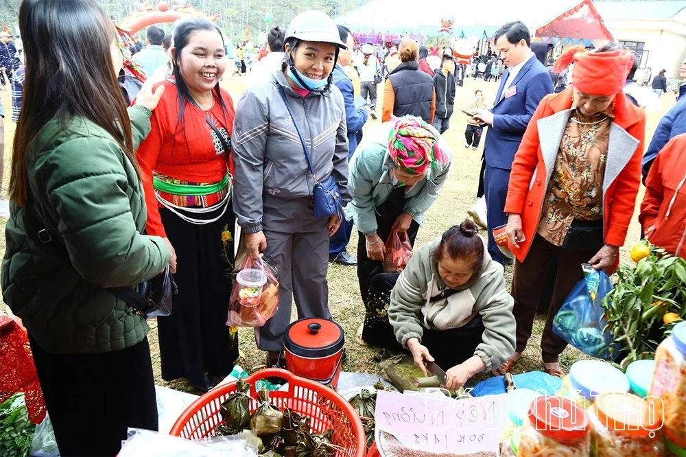 Distinctive Culture of the Tay People: Strengthening Community in Cao Son Commune