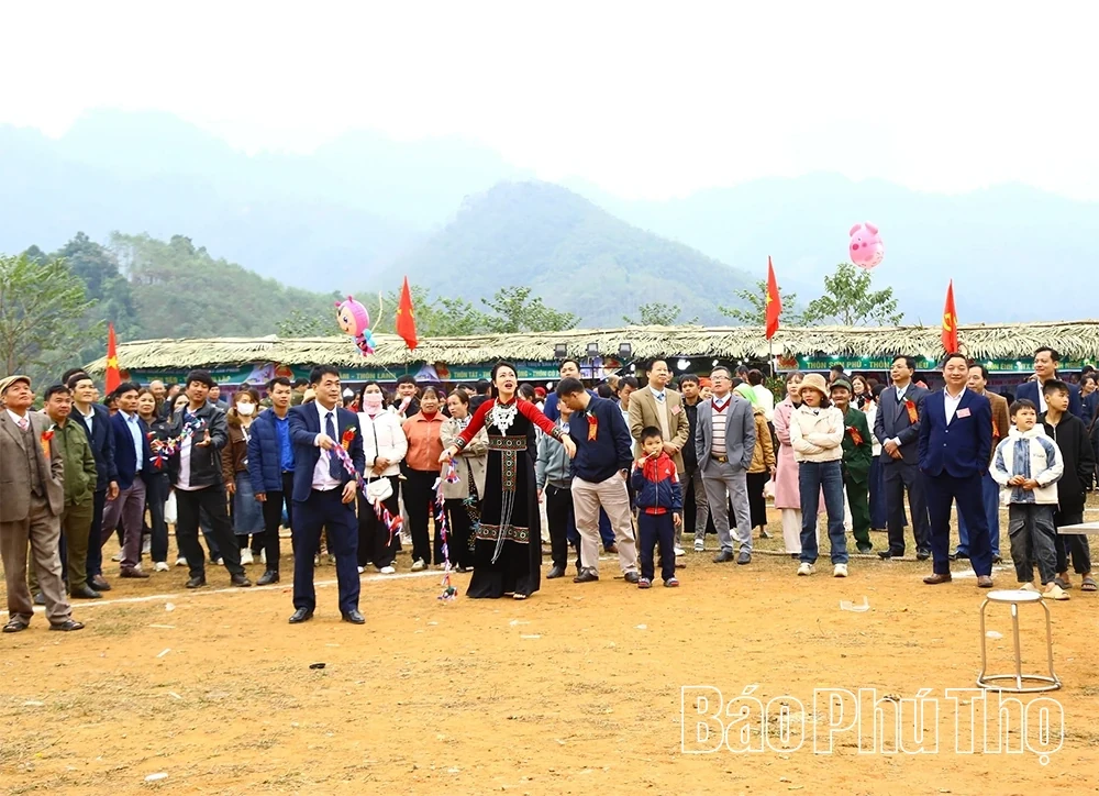 Distinctive Culture of the Tay People: Strengthening Community in Cao Son Commune