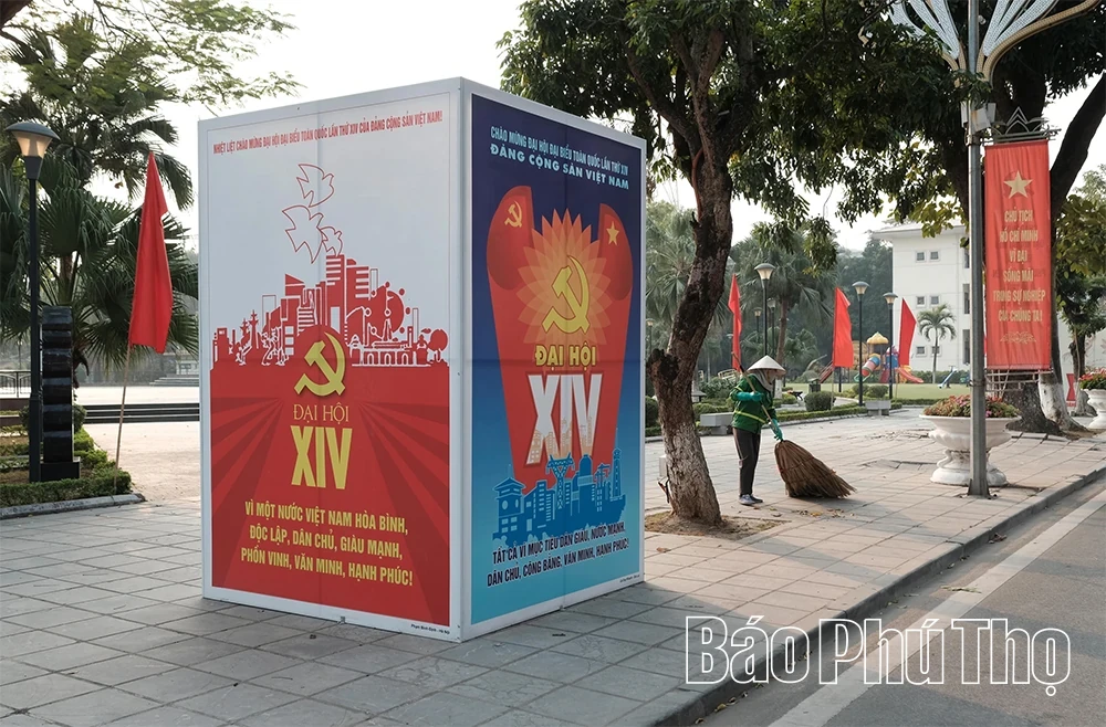 Vibrant Flags and Flowers Welcome the 14th National Party Congress